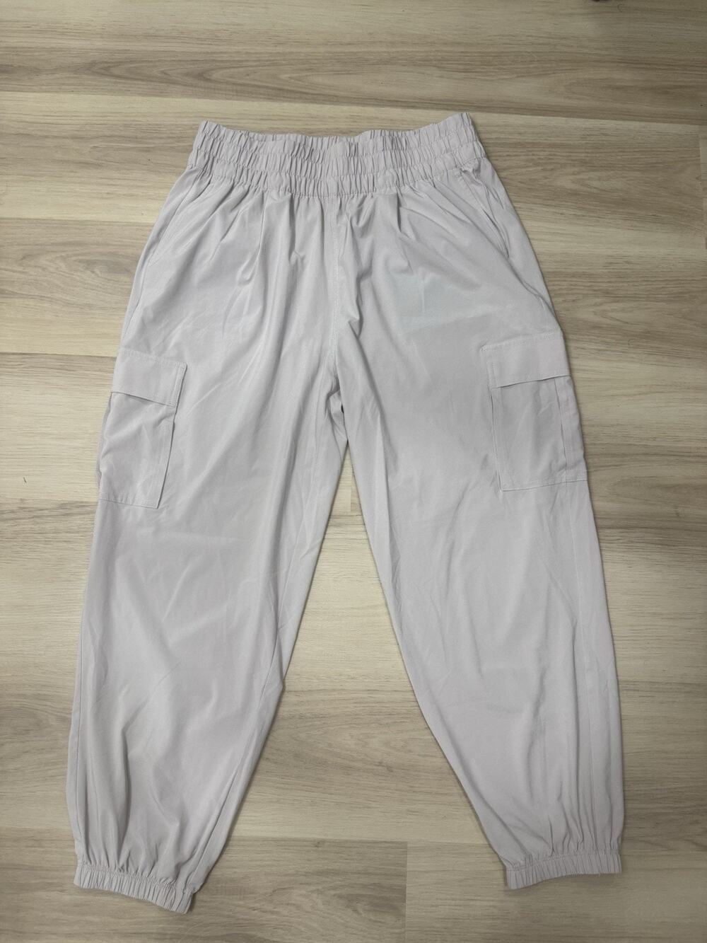 NWOT Vuori Villa Cargo Jogger Suede size Large